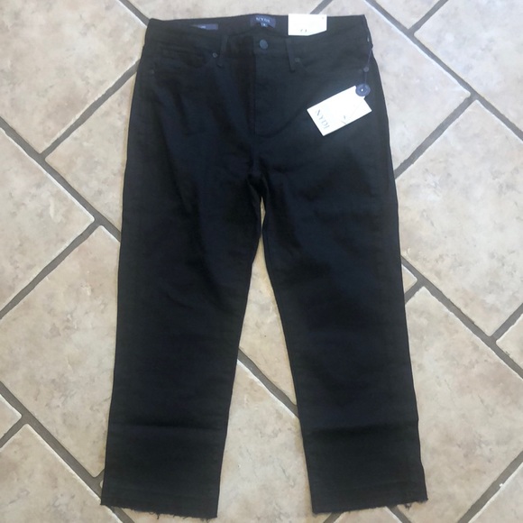 NWT NYDJ Capri (Size 8)✨ - Picture 2 of 4